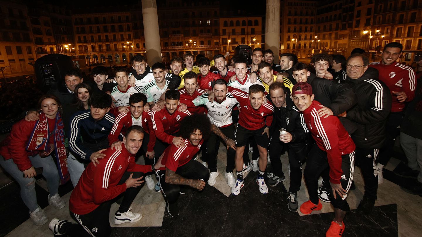 Los jugadores de Osasuna celebran el pase a la final de la Copa del Rey. (EFE/Jesús Diges).