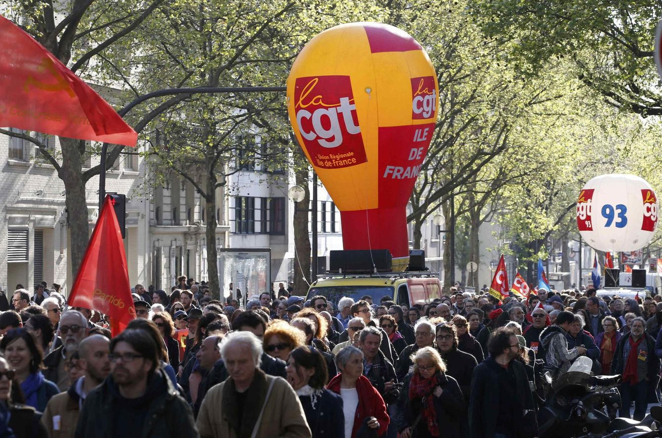 Miembros del sindicato CGT marchan por París (Reuters)