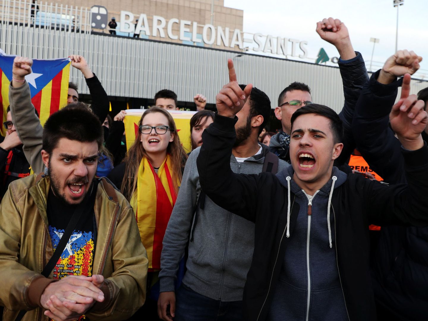 Protesta frente a la estación de Sants, en Barcelona. (Reuters)