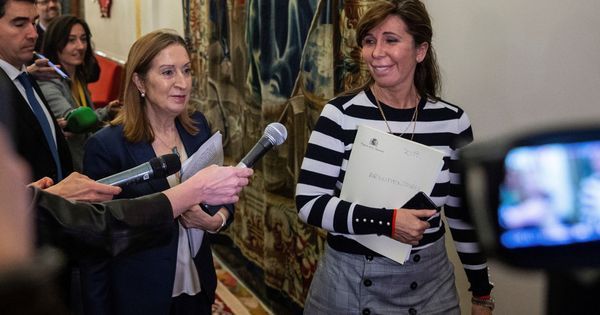 Foto: La presidenta de la Mesa del Congreso, Ana Pastor (i), y la secretaria primera, Alicia Sánchez Camacho. (EFE)