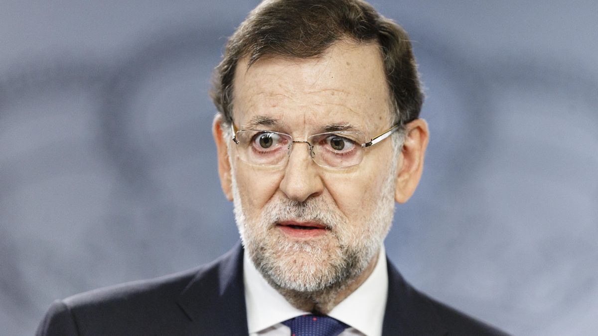 Mariano Rajoy, orgulloso (e incrédulo) de los piropos de una vecina de Tomares