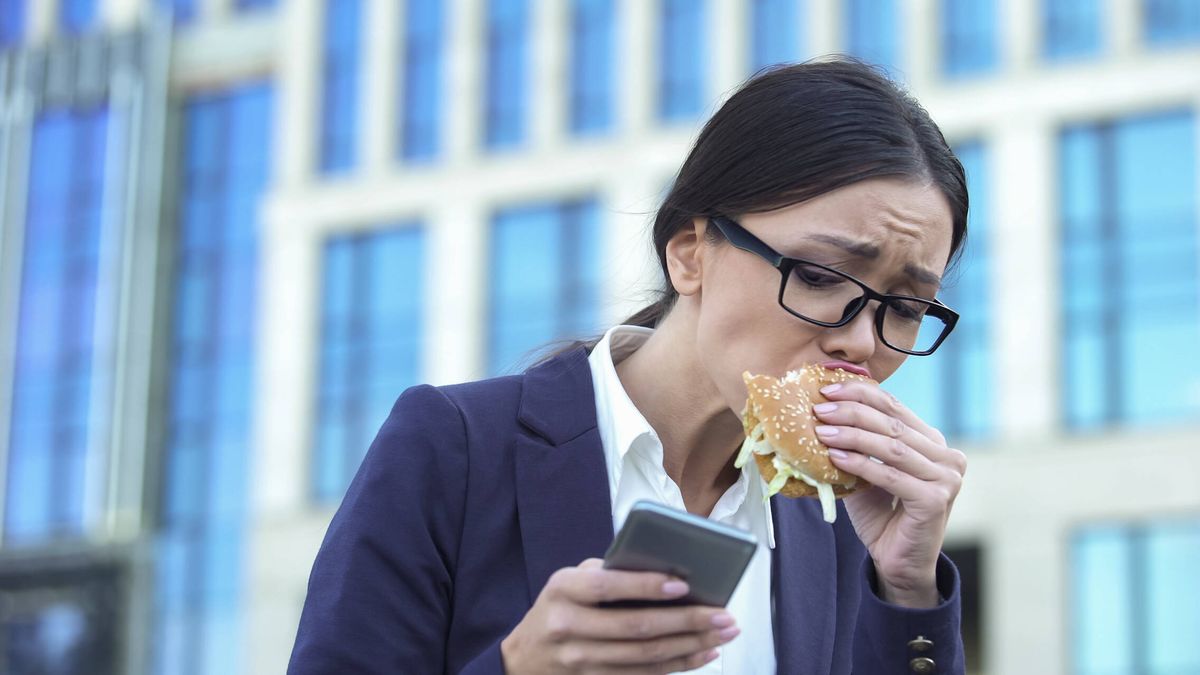 Por qué hay personas que comen mucho y otras muy poco cuando tienen estrés