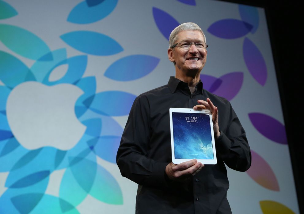 Foto: El consejero delegado de Apple, Tim Cook, durante la presentación del nuevo iPad Air. (REUTERS)