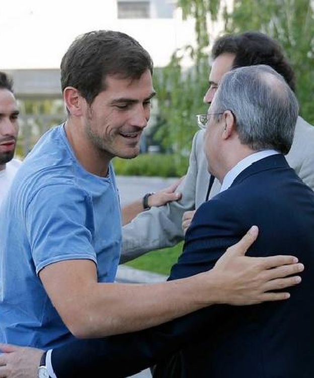 Foto: Casillas junto a Florentino en Valdebebas (Real Madrid).