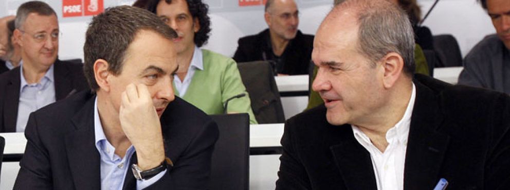 Foto: Zapatero se 'españoliza' con Chaves e irrita a sus posibles socios catalanes