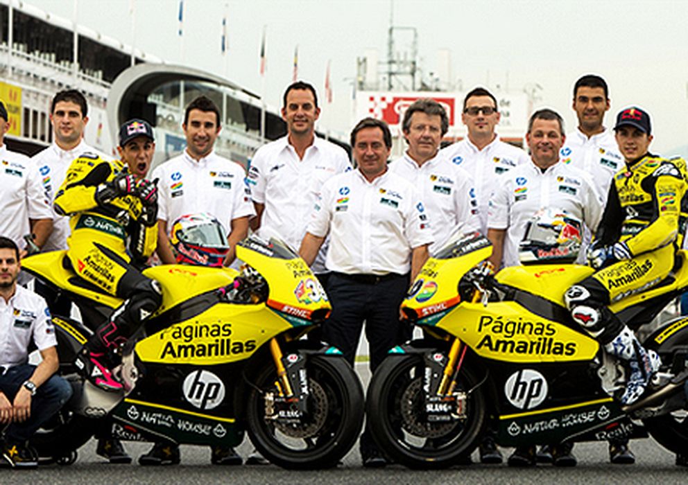 Foto: Sito Pons con los integrantes del Páginas Amarillas HP 40 la temporada pasada.