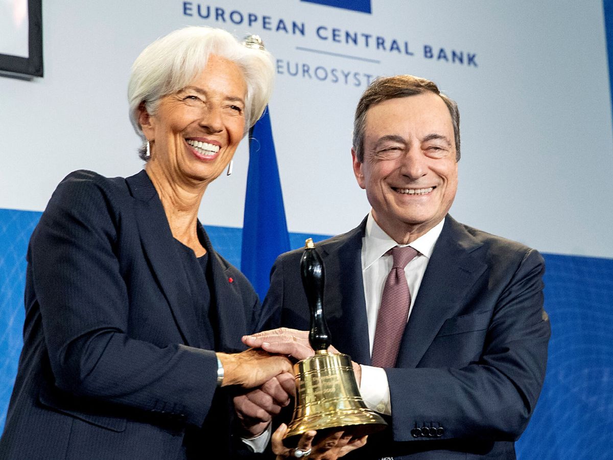 Foto: Christine Lagarde y Mario Draghi, en el acto de relevo al frente del BCE. (Reuters/Cedida)