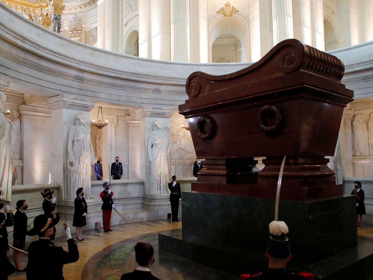 Foto: Ceremonia por el 200 aniversario del fallecimiento de Napoleón Bonaparte. (EFE)