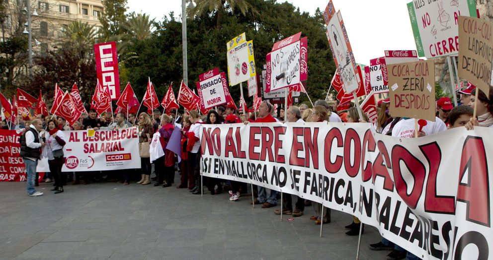 Trabajadores de Coca-Cola protestan por el ERE. (Efe)