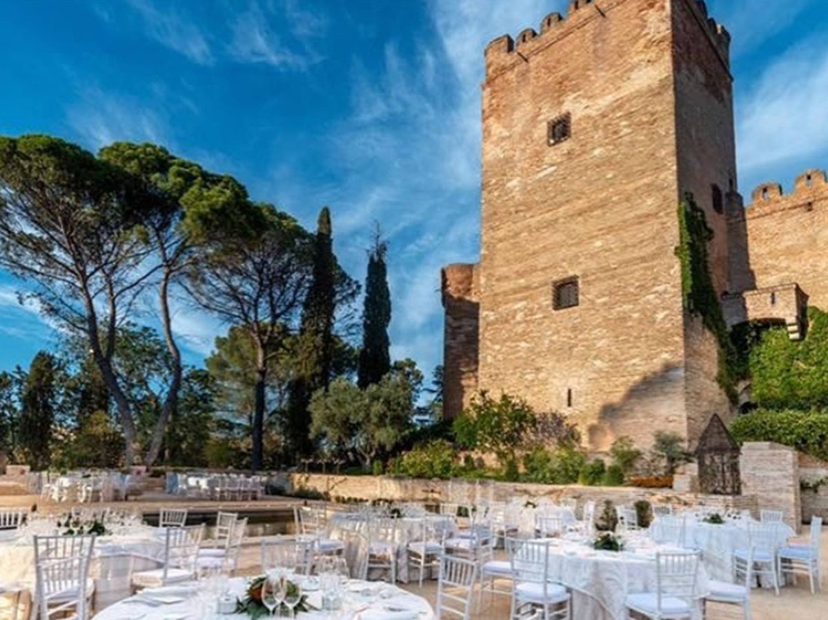 Foto: Descubre enclaves históricos para tu boda, como el castillo de Batres. (Instagram @castillodebatres)