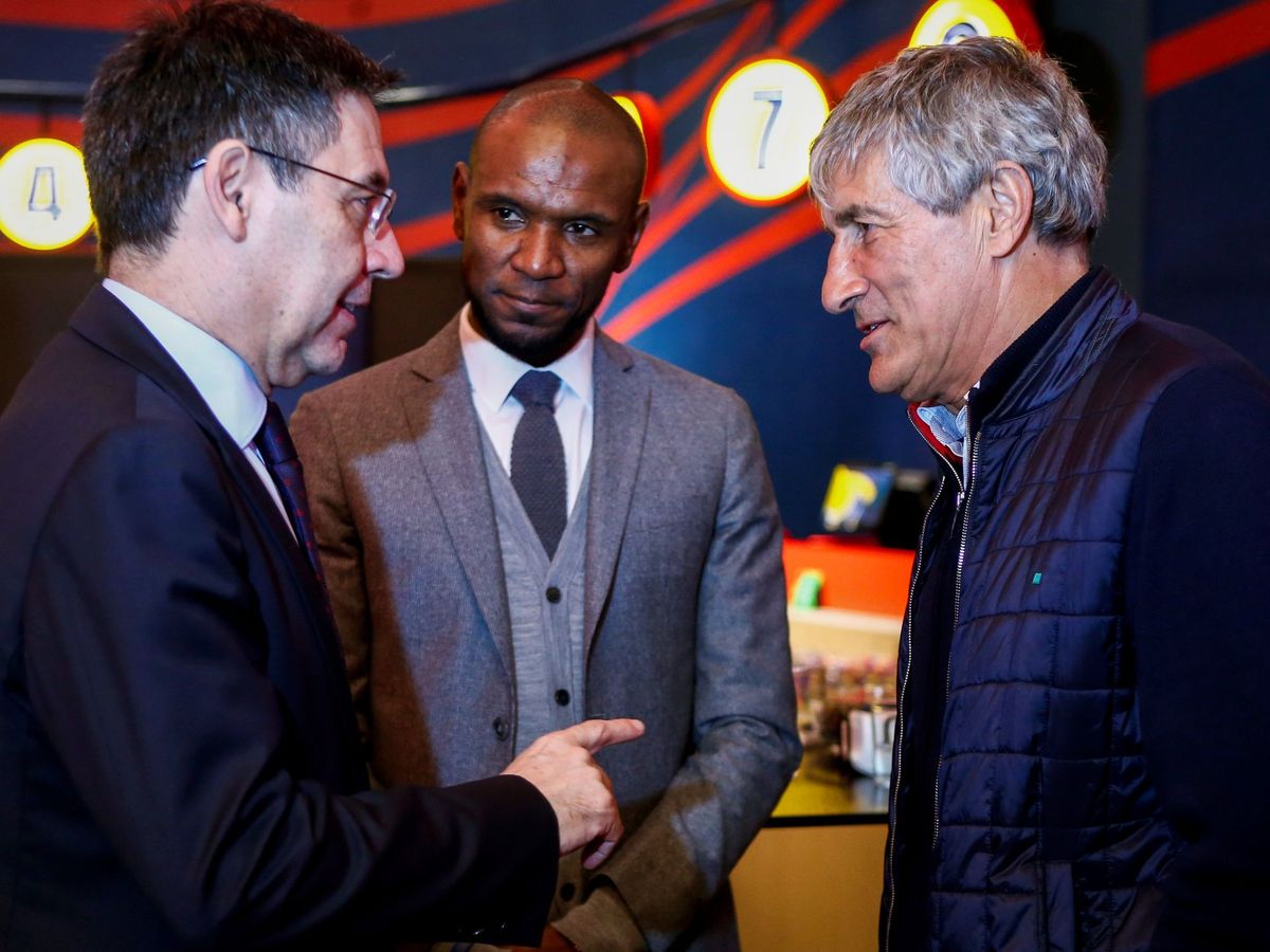 Foto: El presidente del FC Barcelona Josep Maria Bartomeu, el director deportivo Éric Abidal y el entrenador del primer equipo, Quique Setien. (EFE)