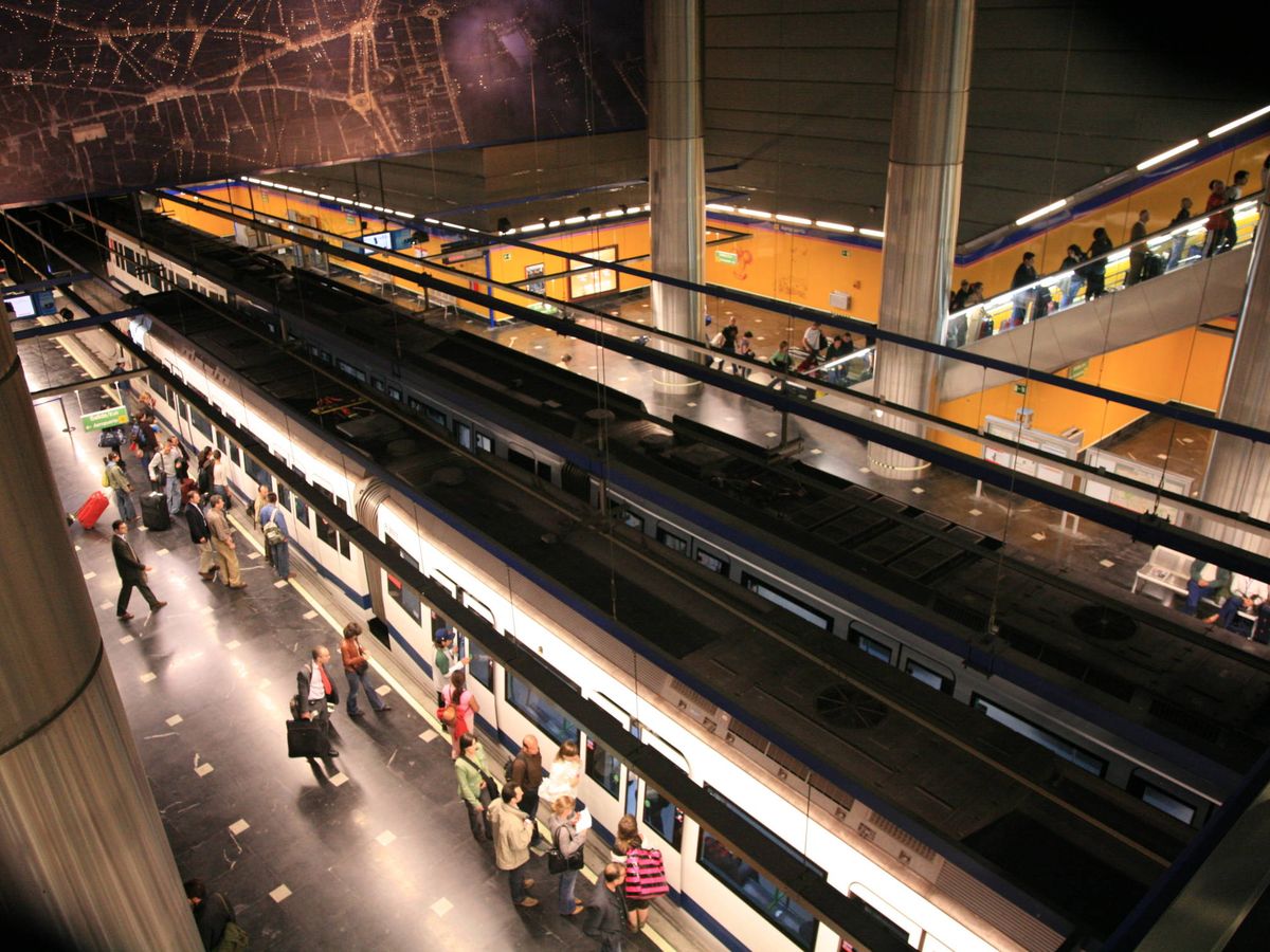 Foto: Trenes en la estación de Metro de Aeropuerto T1, T2 y T3. (Metro Madrid)