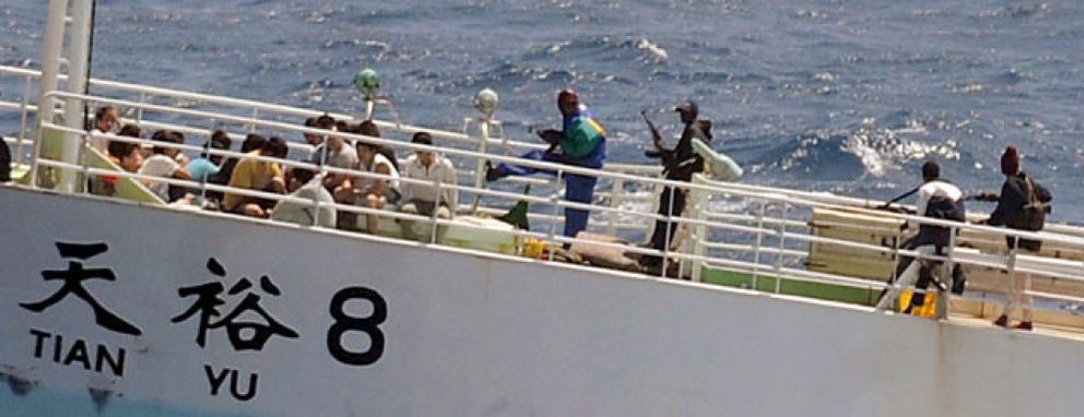 Foto: EEUU descarta una acción militar para rescatar al petrolero secuestrado por piratas somalíes