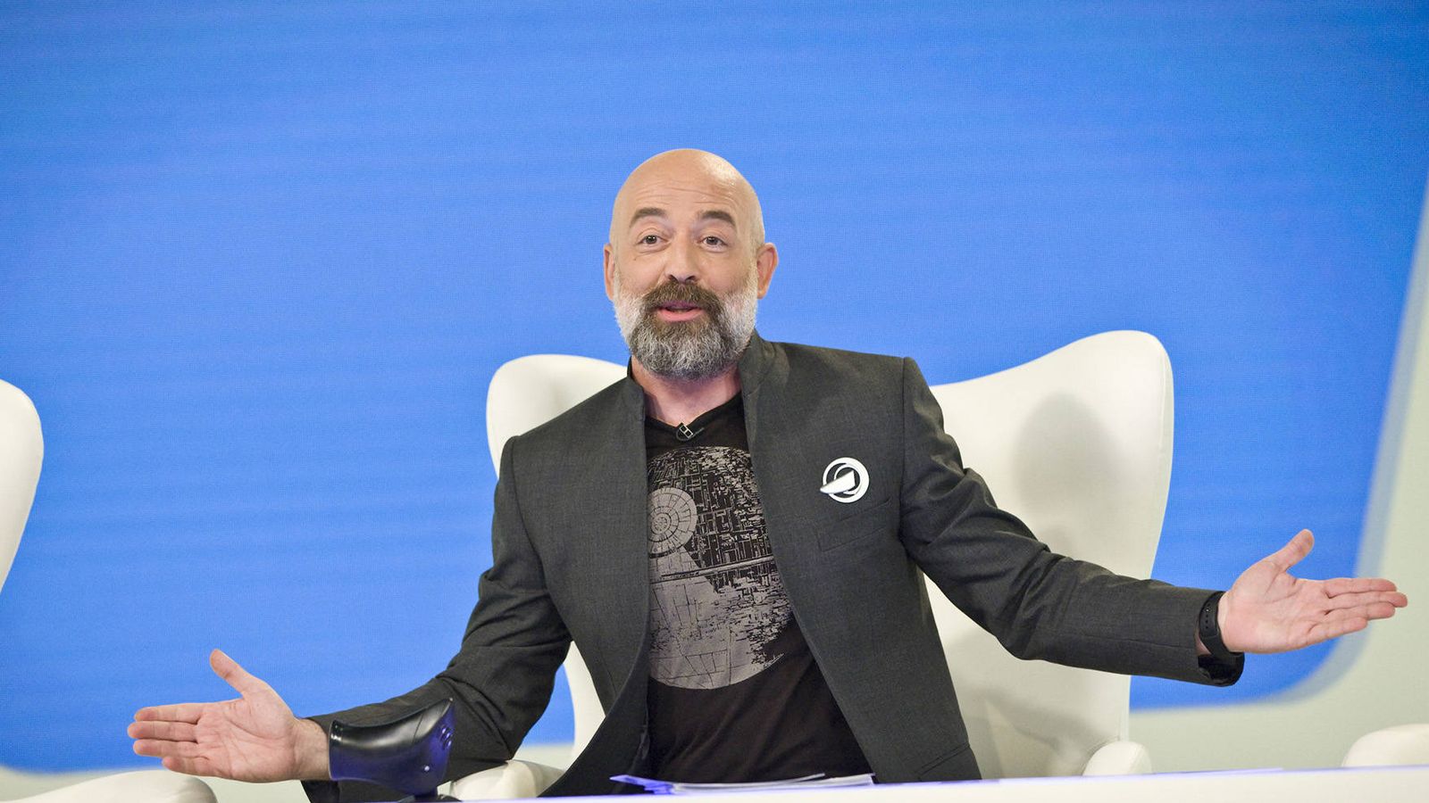 Foto: Goyo Jiménez, conductor de la tercera temporada de 'Órbita Laika' (RTVE)