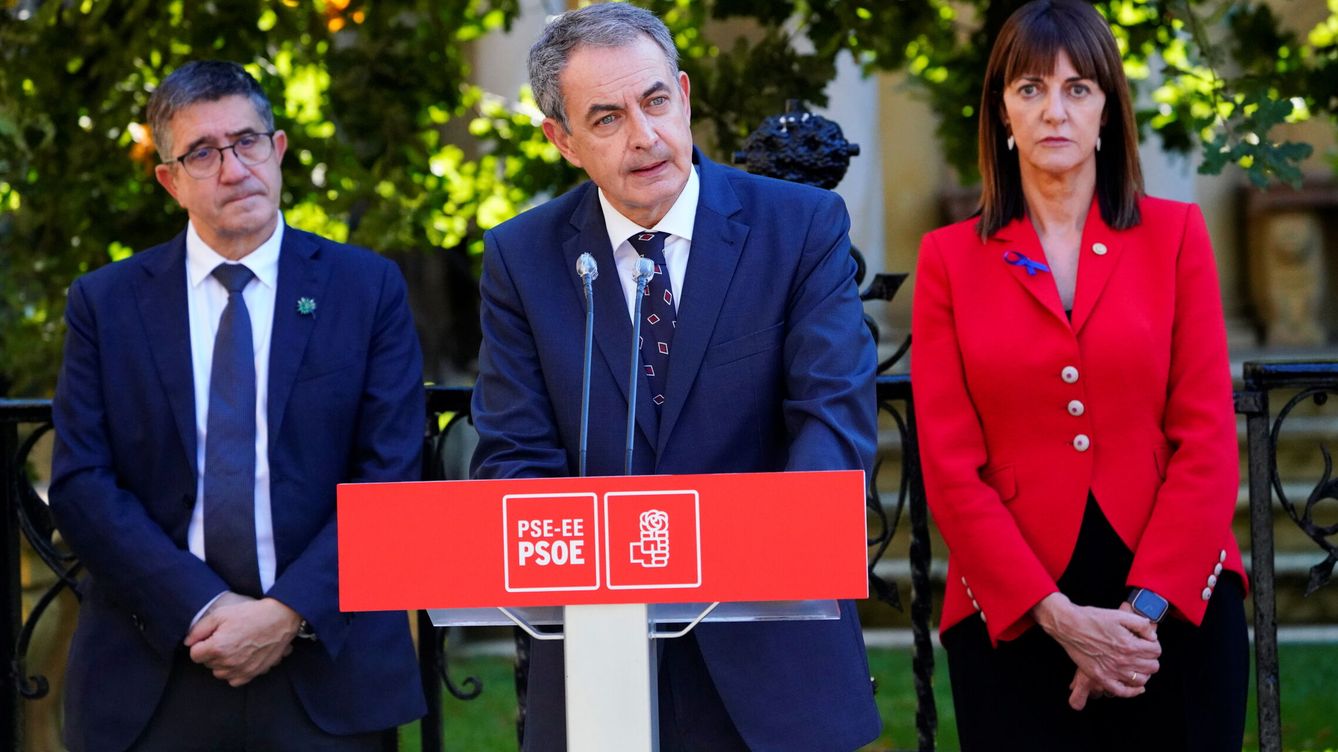Foto: La secretaria general del PSE-EE, Idoia Mendia (d), el expresidente del Gobierno José Luis Rodríguez Zapatero (c) y el exlendakari Patxi López. (EFE)
