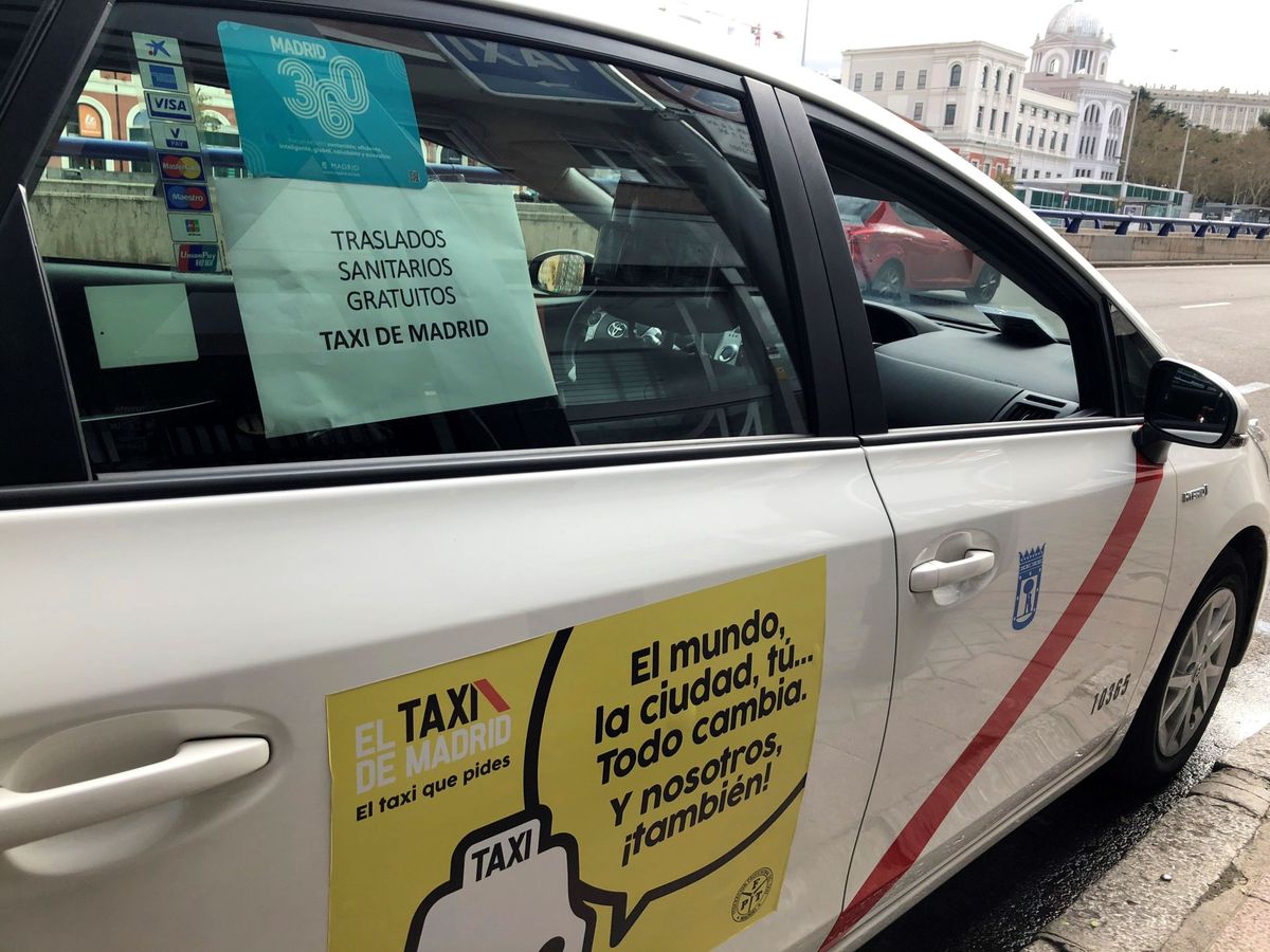 Foto: El taxi solidario no ha dejado de funcionar en plena pandemia. (EFE)