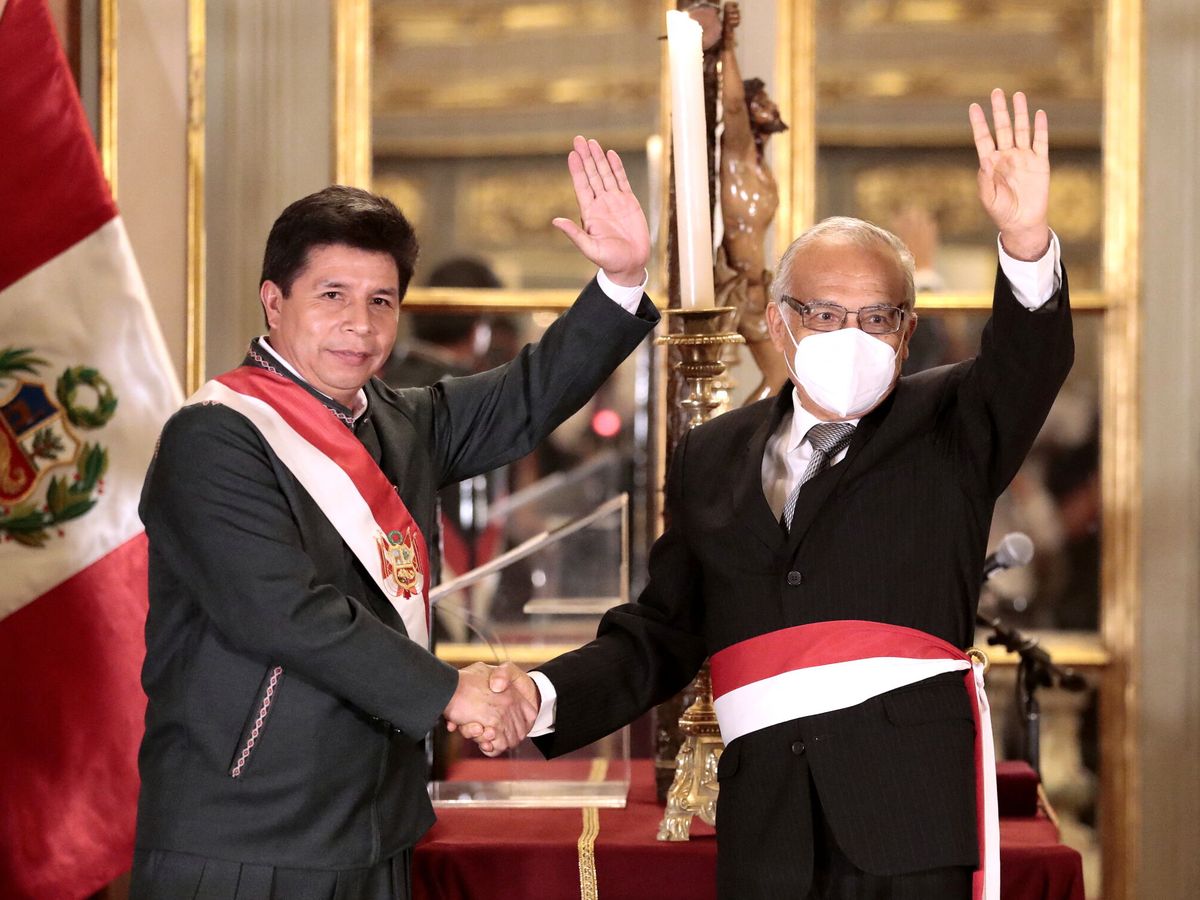 Foto: Pedro Castillo (¡) junto a Aníbal Torres, en una foto de archivo. (EFE/Presidencia de Perú)