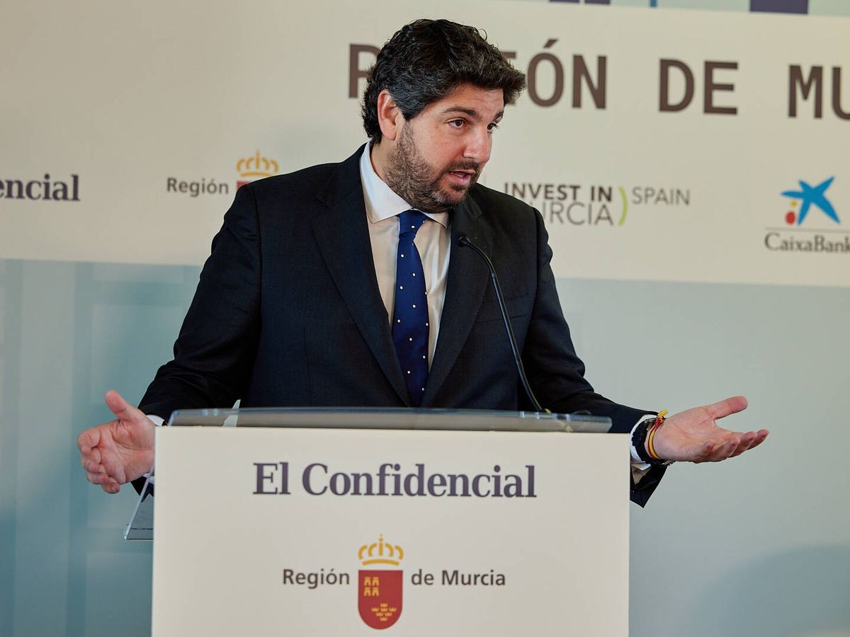 Foto: El presidente de la Región de Murcia, López Miras, durante su intervención en el foro "Región de Murcia, destino inversor", organizado por El Confidencial. (EC)