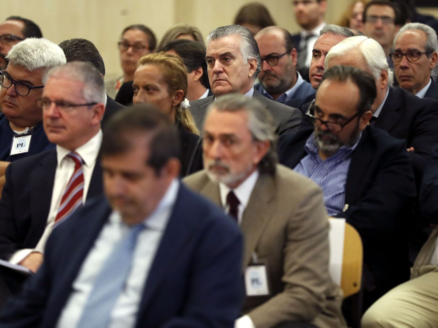 El extesorero del PP Luis Bárcenas (c, arriba), Francisco Correa (d, abajo), presunto cabecilla de la trama Gürtel, Pablo Crespo (2i), exsecretario de Organización del PP de Galicia y supuesto número dos de la trama. (EFE)