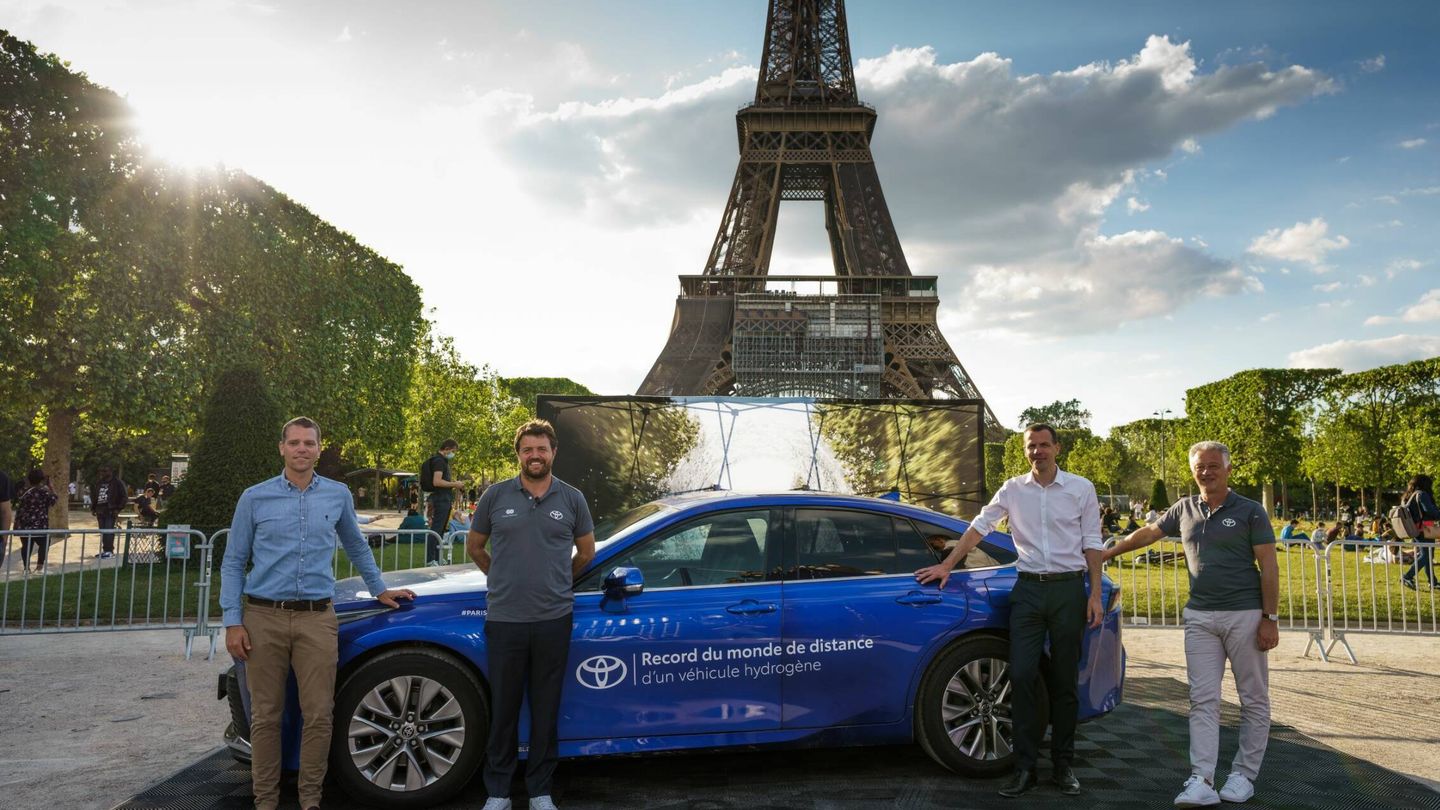 Hace unos meses, una unidad de serie del Toyota Mirai recorrió en Francia 1.003 kilómetros por carretera, nuevo récord para un coche de pila de hidrógeno.