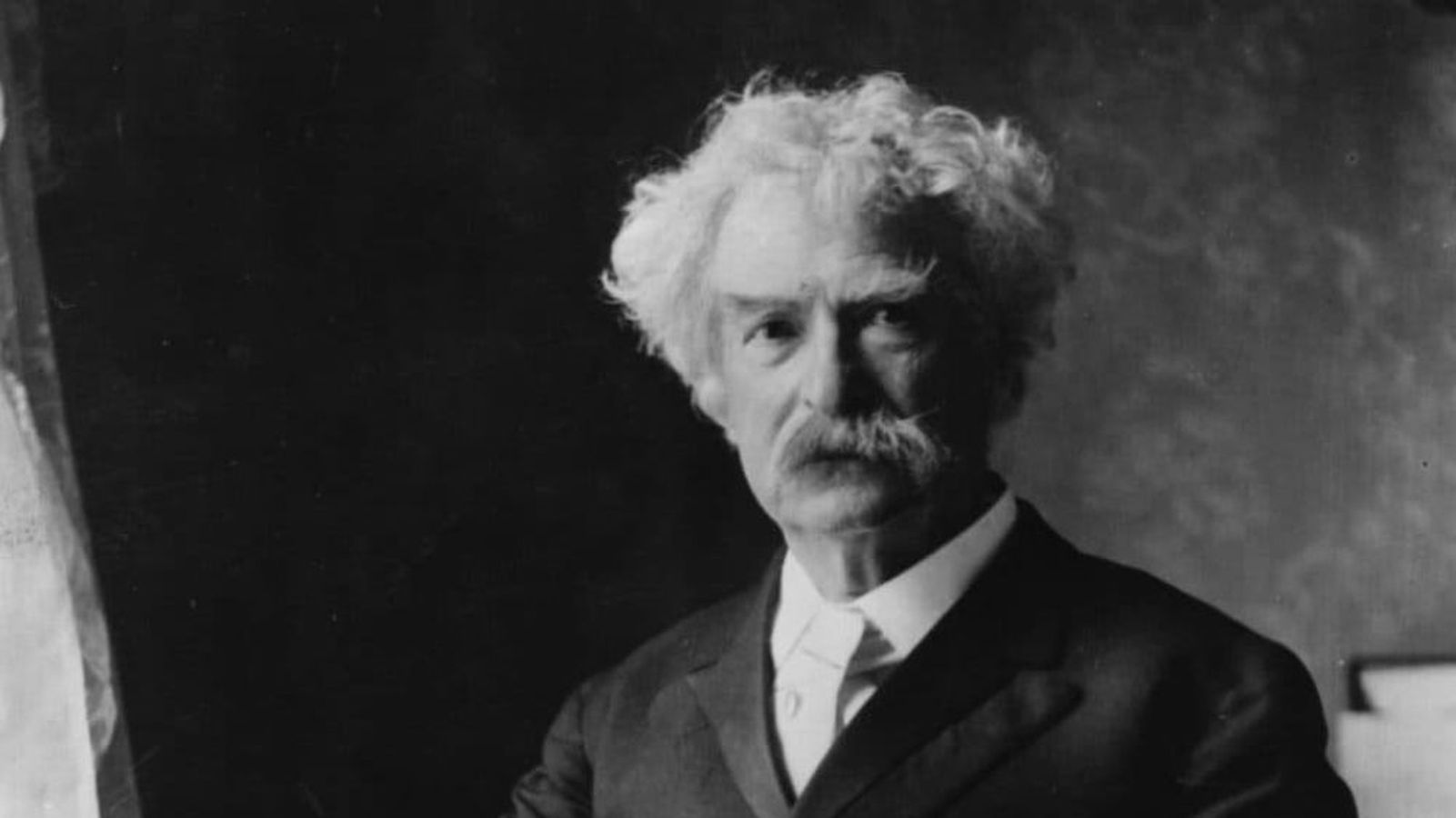 Mark Twain, escritor: "La vida sería más feliz si pudiéramos nacer a los 80 años e ir acercándonos a los 18"