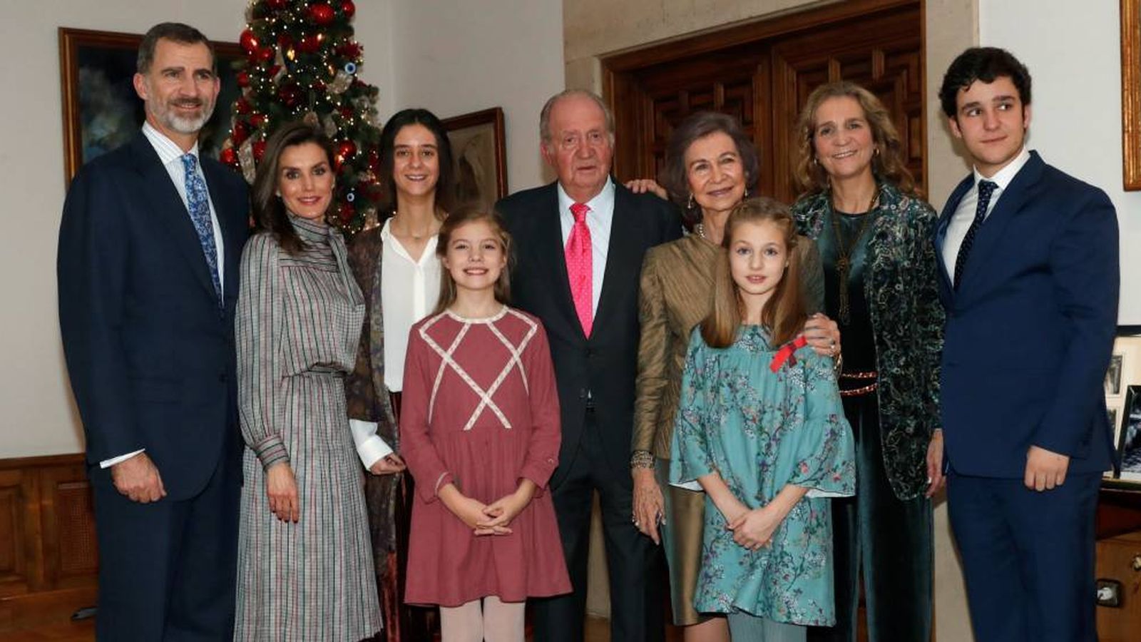 Foto: Fotografía del almuerzo familiar en el Palacio de La Zarzuela con motivo del 80 aniversario de don Juan Carlos. (Casa Real)