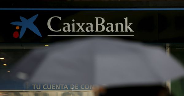 Foto: Sucursal de CaixaBank en Madrid. (Reuters)