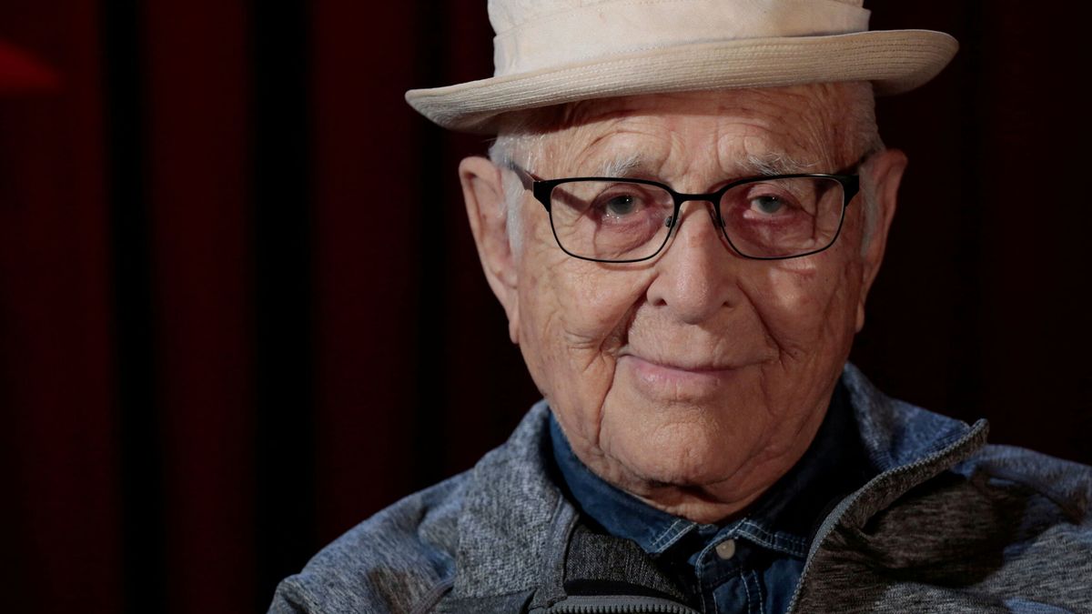 Muere Norman Lear a los 101 años: una leyenda de la televisión y creador de series como 'Todo en familia' o 'Sanford e hijo'