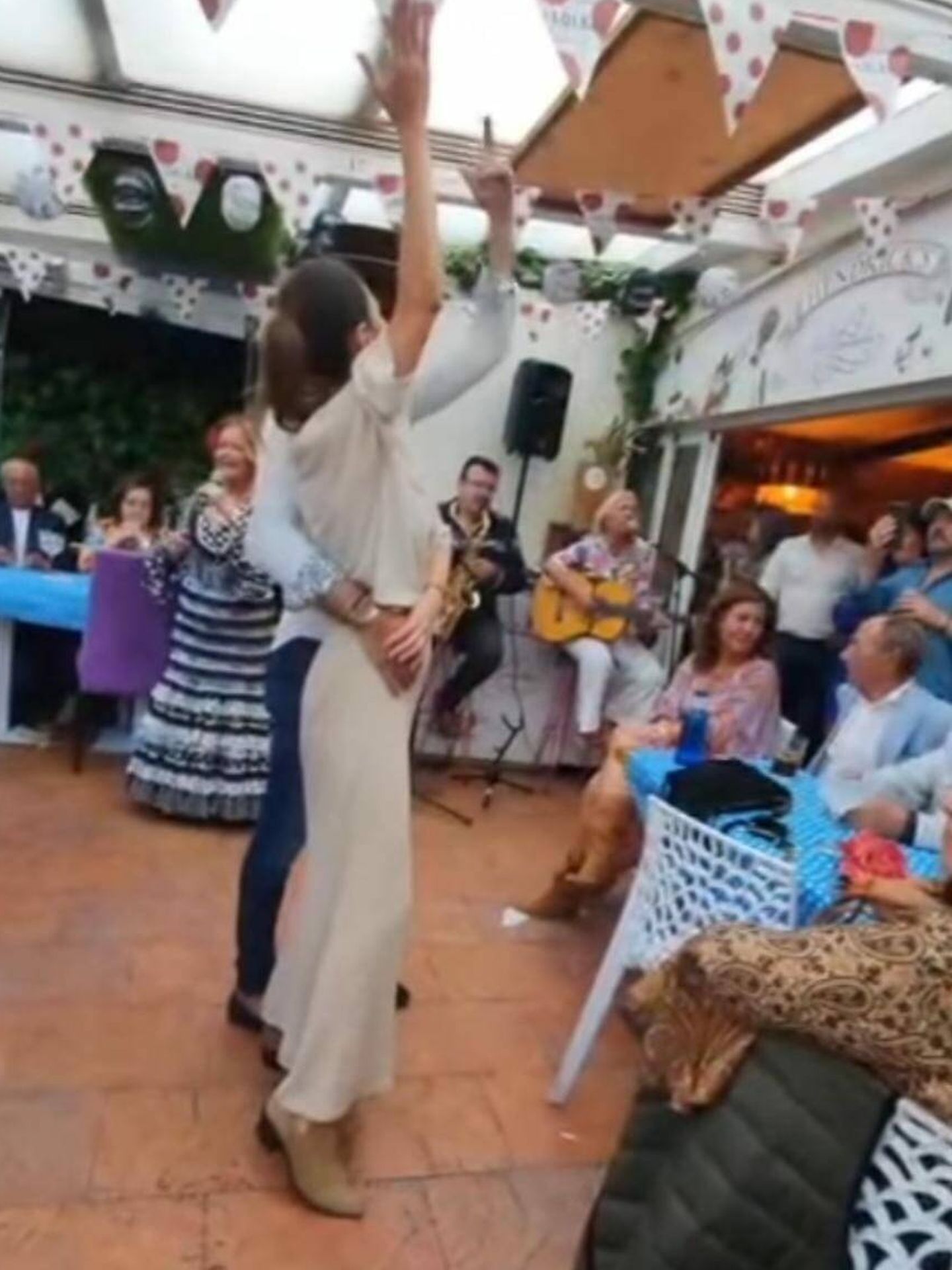 Esther bailando sevillanas este pasado fin de semana. (Instagram/@estherdona_oficial)