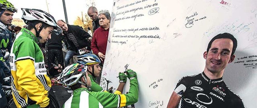 Foto: Multitudinario homenaje del mundo del ciclismo a Iñaki Lejarreta