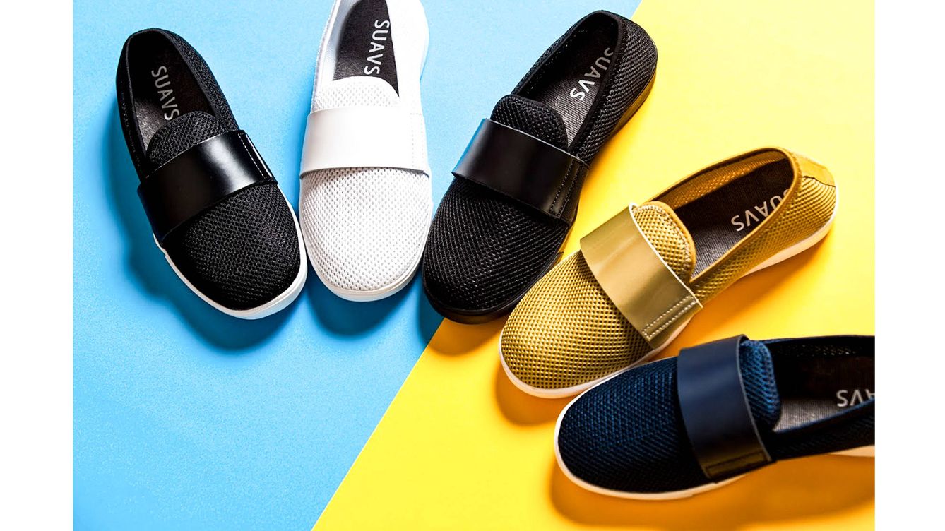 Foto: El calzado de Suavs tiene un diseño simple, minimalista, sin estridencias y apuesta por cinco colores: azul cielo, azul marino, negro, blanco y dorado. 