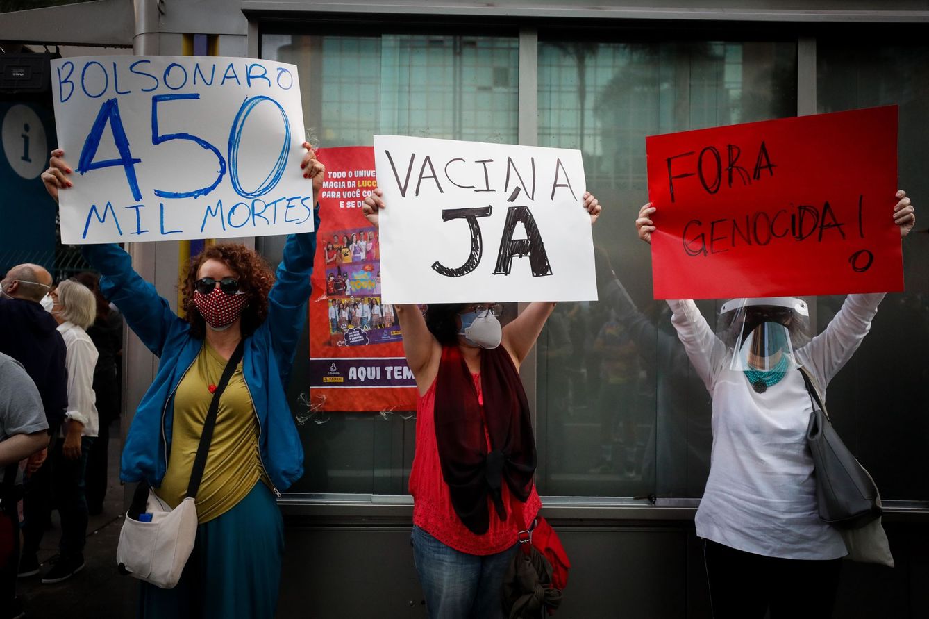 Manifestación en Brasil pidiendo vacunas. (EFE)