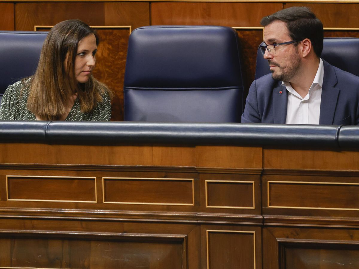 Foto: La ministra de Derechos Sociales, Ione Belarra (i); y el de Consumo, Alberto Garzón (EFE/Javier Lizón)