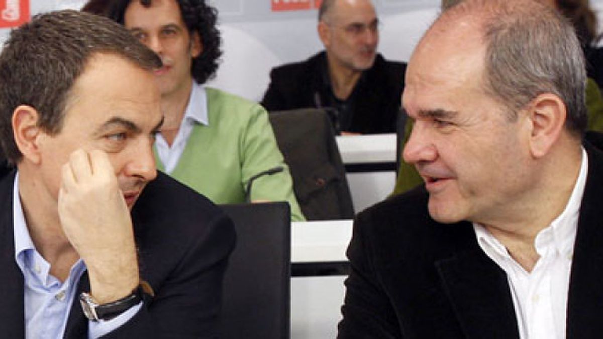 Zapatero se 'españoliza' con Chaves e irrita a sus posibles socios catalanes