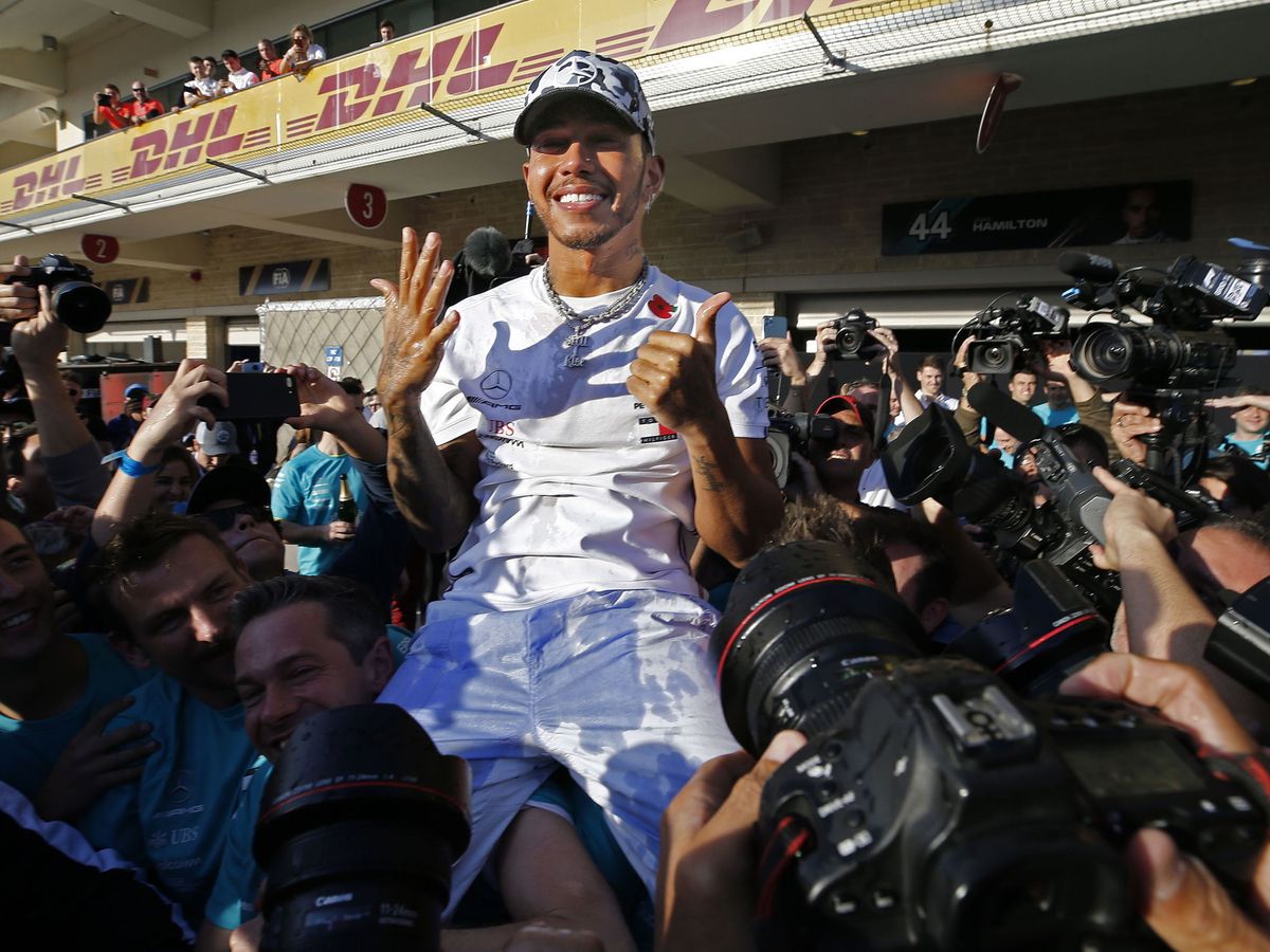 Foto: Lewis Hamilton celebra su sexto título mundial en Estados Unidos. (EFE)