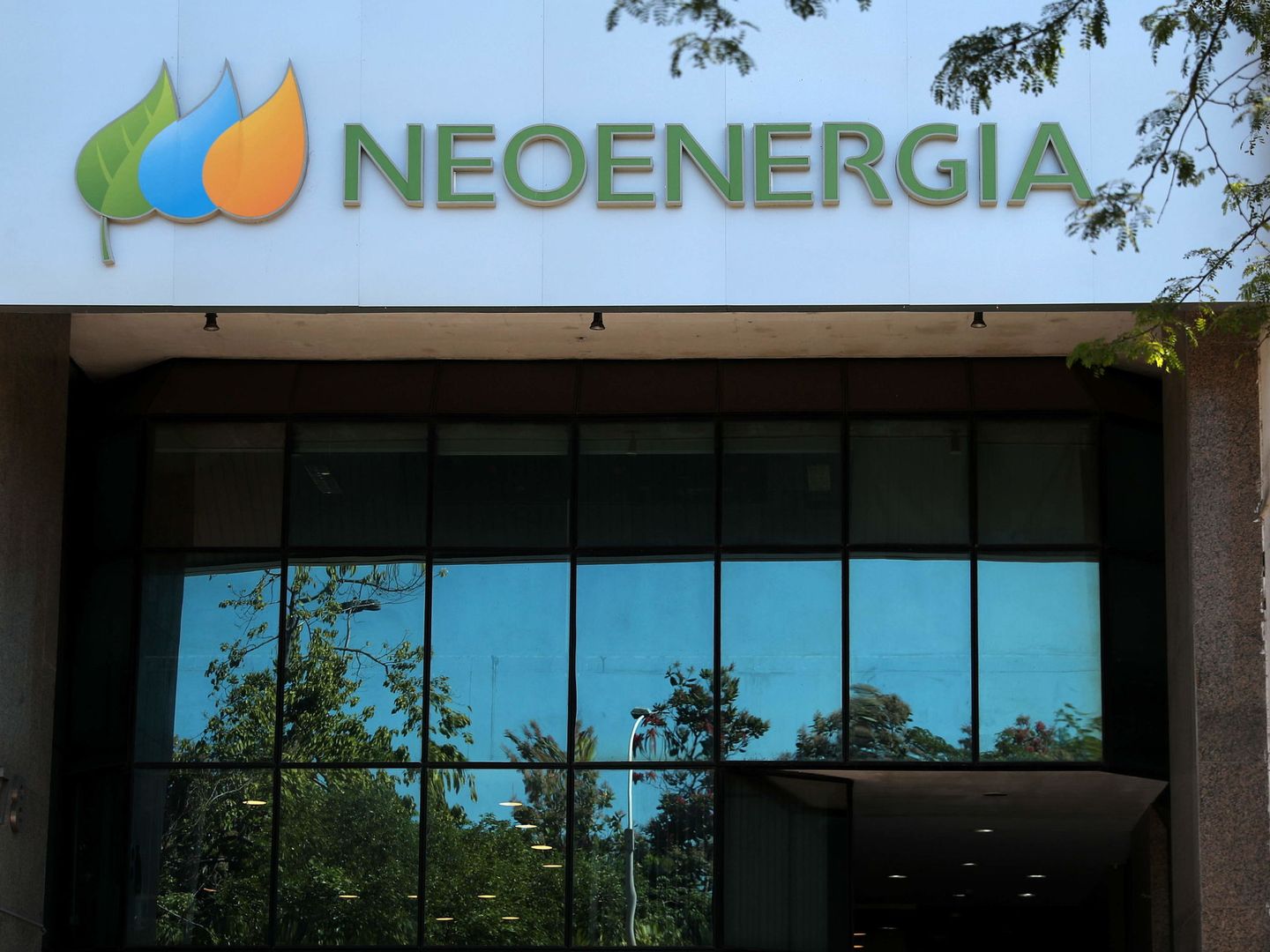 Fachada de la empresa energética Neoenergía, subsidiaria de la española Iberdrola, en Río de Janeiro (Brasil). (EFE)