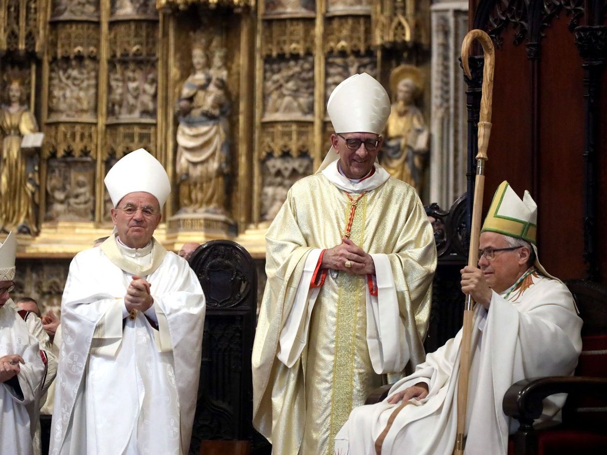 Foto: El arzobispo de Tarragona, Joan Planellas (d), el cardenal arzobispo de Barcelona, Joan Josep Omella (c), y el exnuncio Renzo Fratini. (EFE)