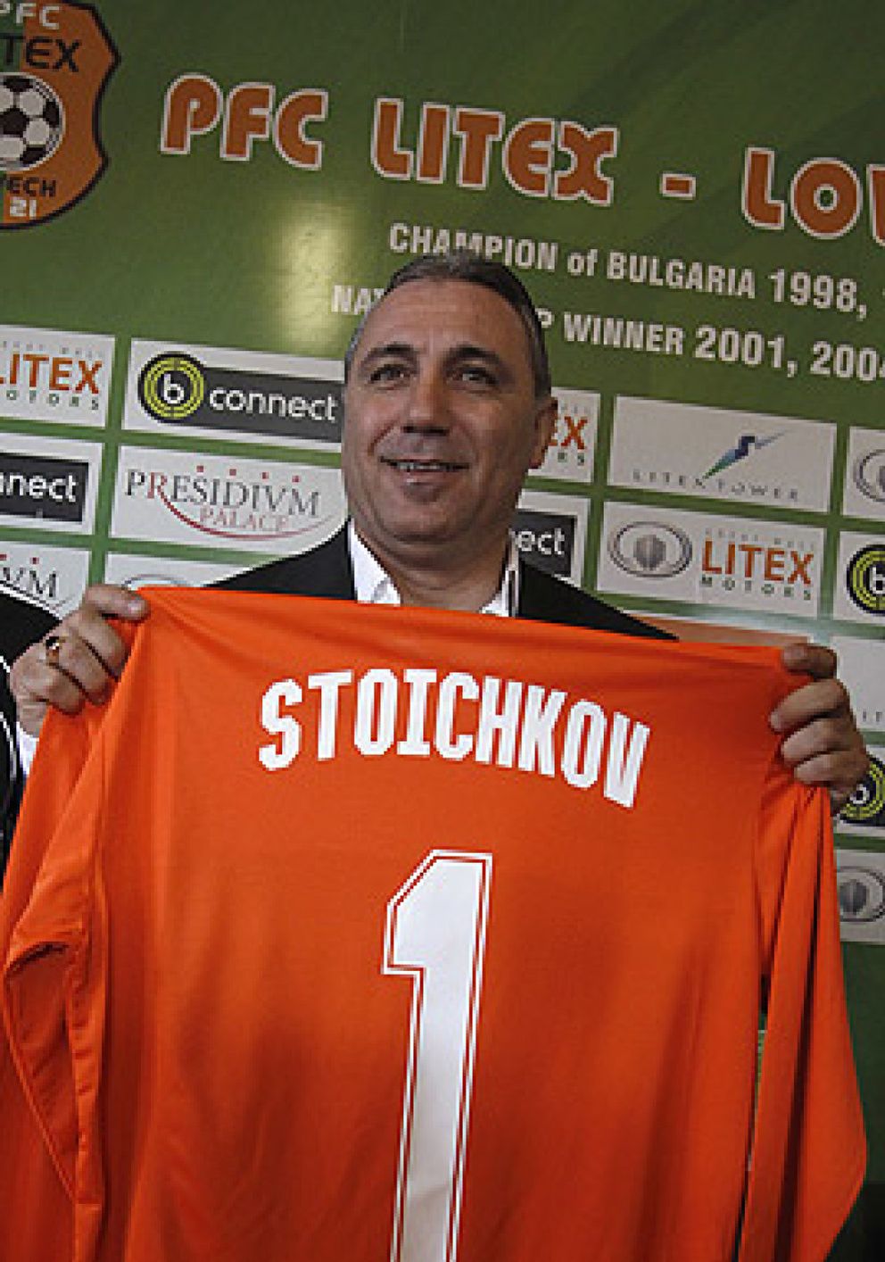 Foto: Stoichkov abandona el banquillo del CSKA de Sofía un mes después de fichar: "Estoy harto"