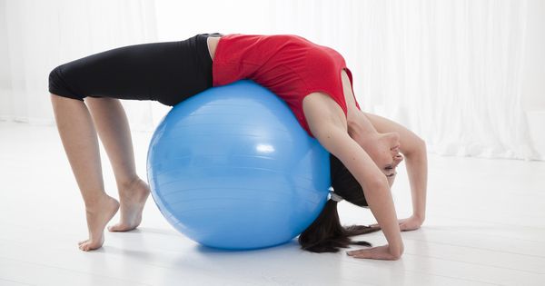 Accesorios para fortalecer los músculos en casa: 'fitball