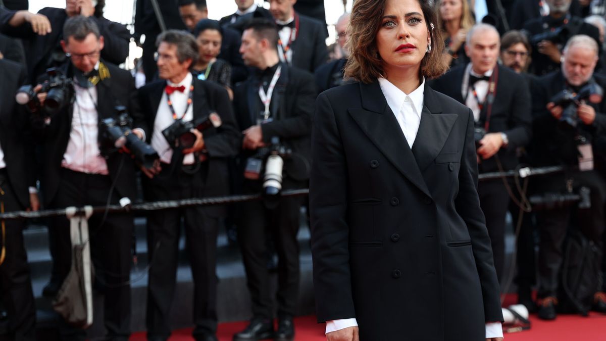 Tras el éxito de Cannes, analizamos el ecléctico estilo de María León sobre la alfombra roja