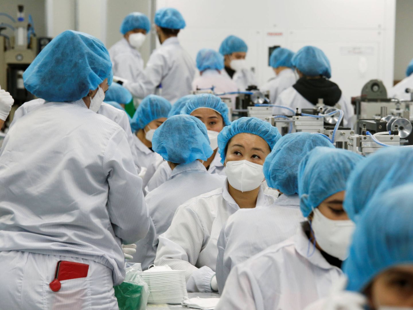 ¿Quién fabrica las mascarillas que necesitamos? En la imagen, una fábrica de Icheon, en Corea del Sur. (Reuters/Heo Ran)
