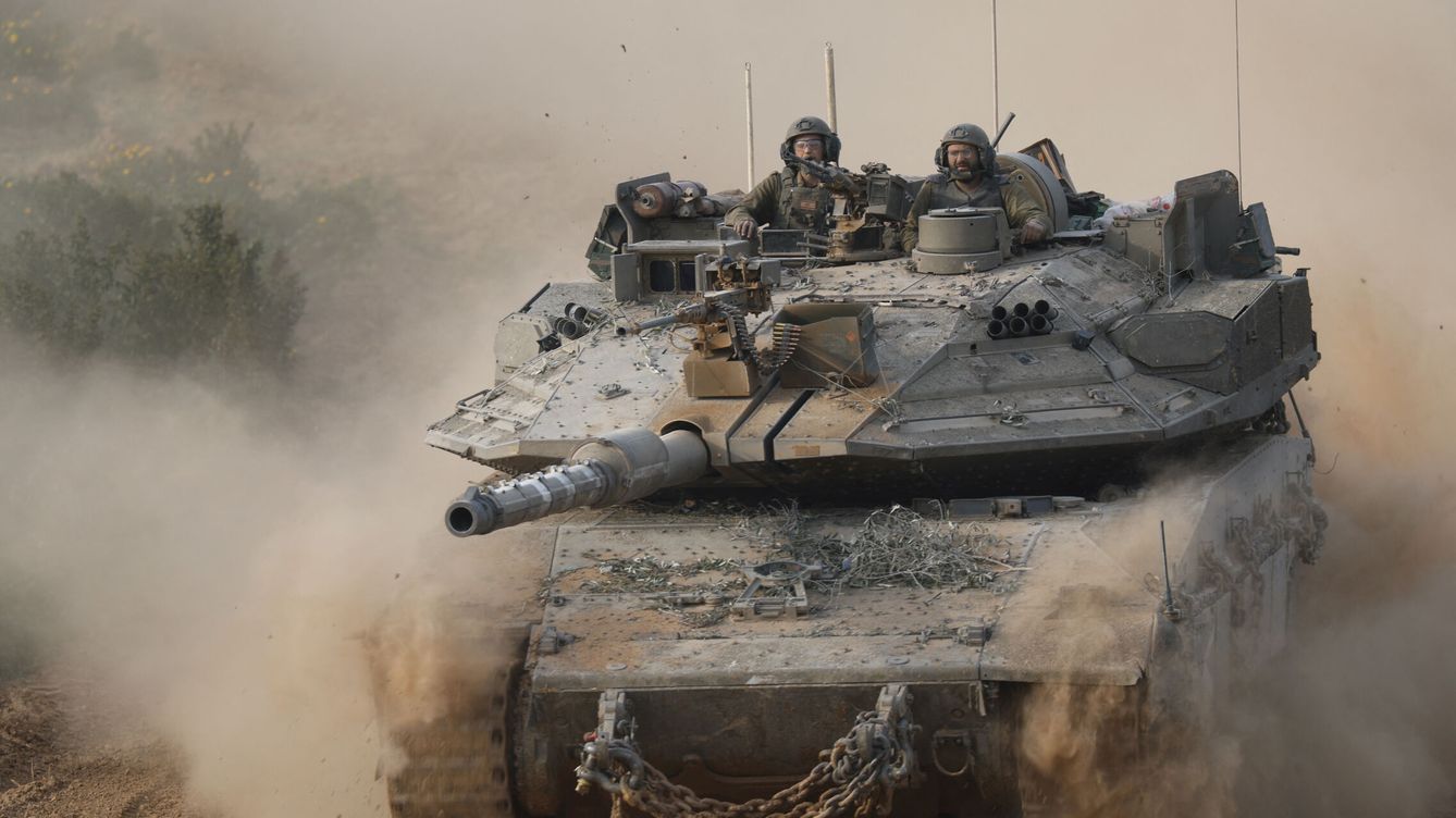 Foto: Soldados israelíes en un tanque. (Reuters/Amir Cohen)