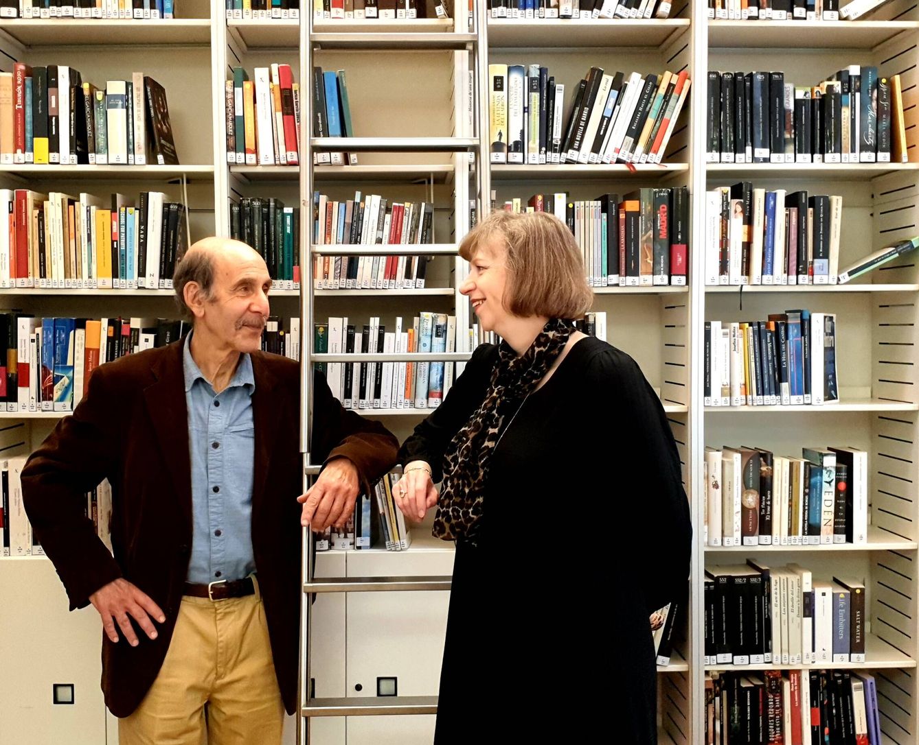 Los autores Helen Crisp y Jules Stewart, en el Instituto Cervantes de Londres.