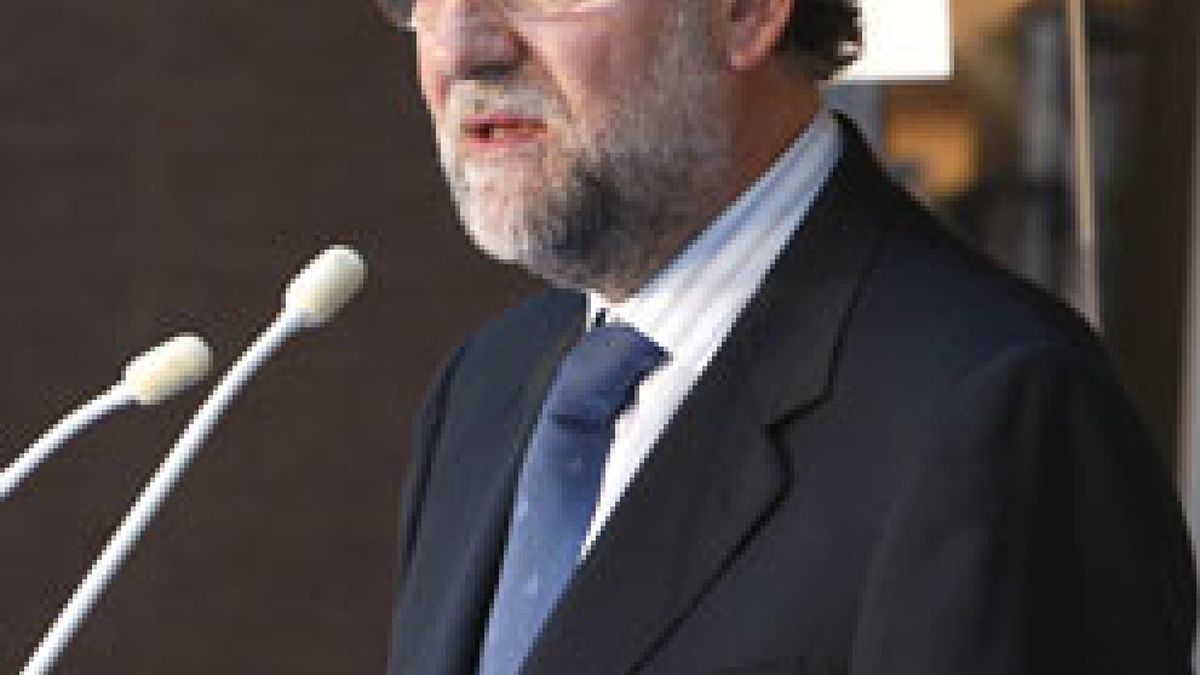 Rajoy "respeta y acata" la sanción impuesta a Cobo y Costa