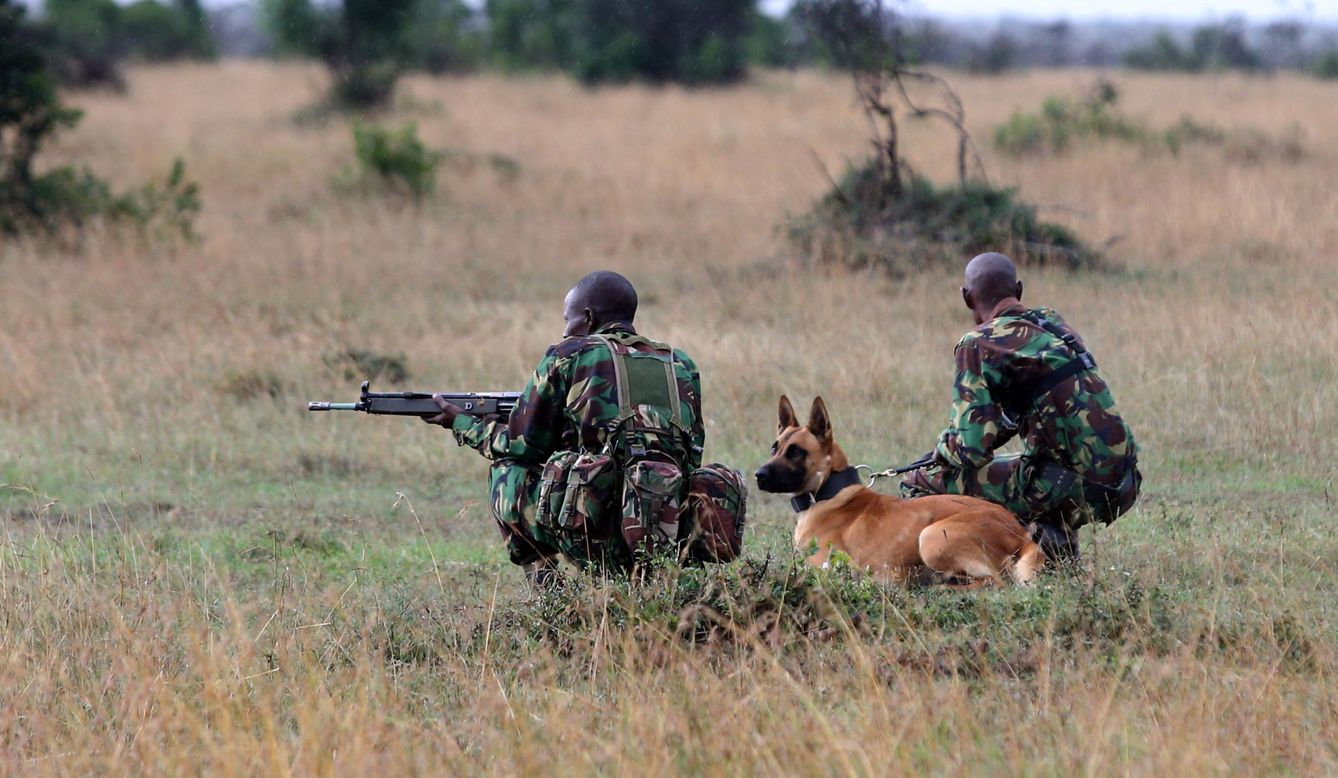 Los 'rangers' africanos luchan contra la caza furtiva. (Reuters/Siegfried Modola)