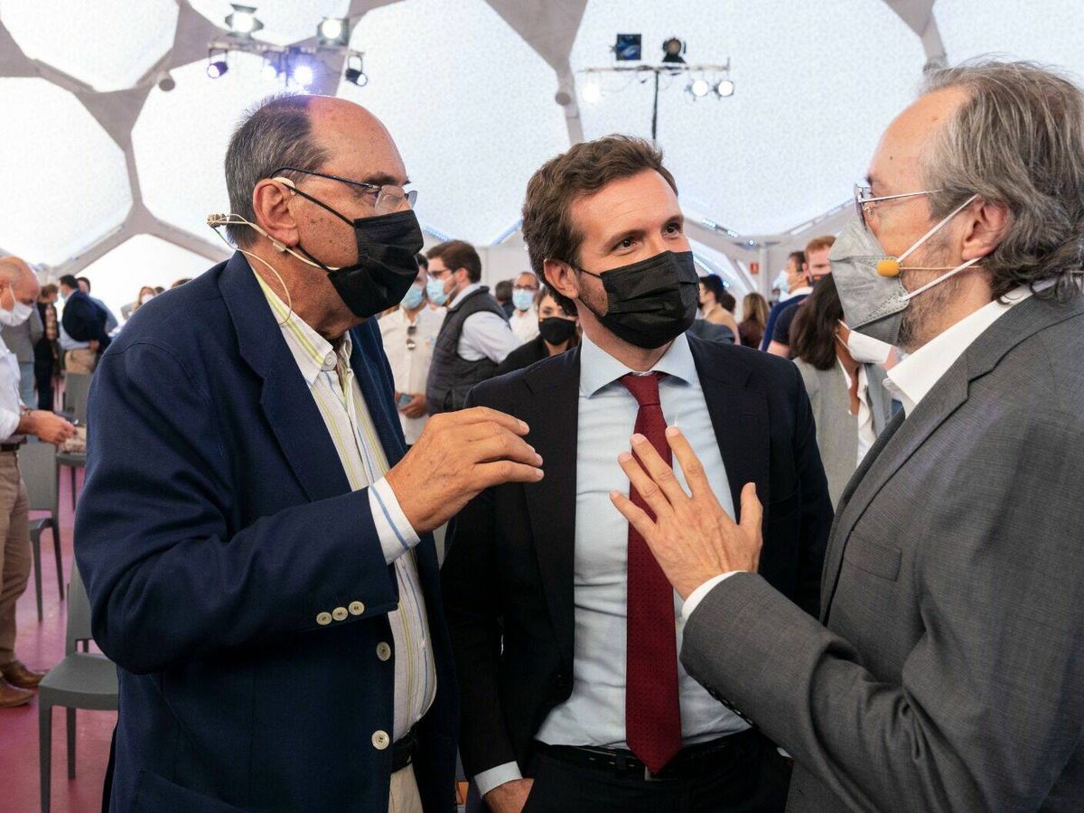 Foto: Pablo Casado junto a Alejo Vidal-Quadras y Juan Carlos Girauta. (David Mudarra)