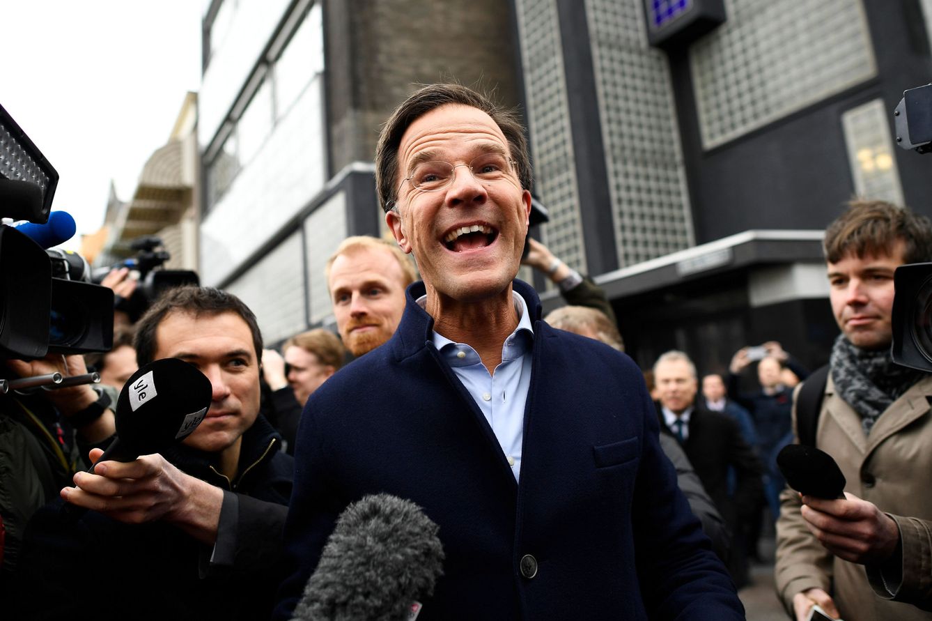 El primer ministro y candidato a la reelección por el partido liberal VVD hace campaña en La Haya, el 14 de marzo de 2017. (Reuters)