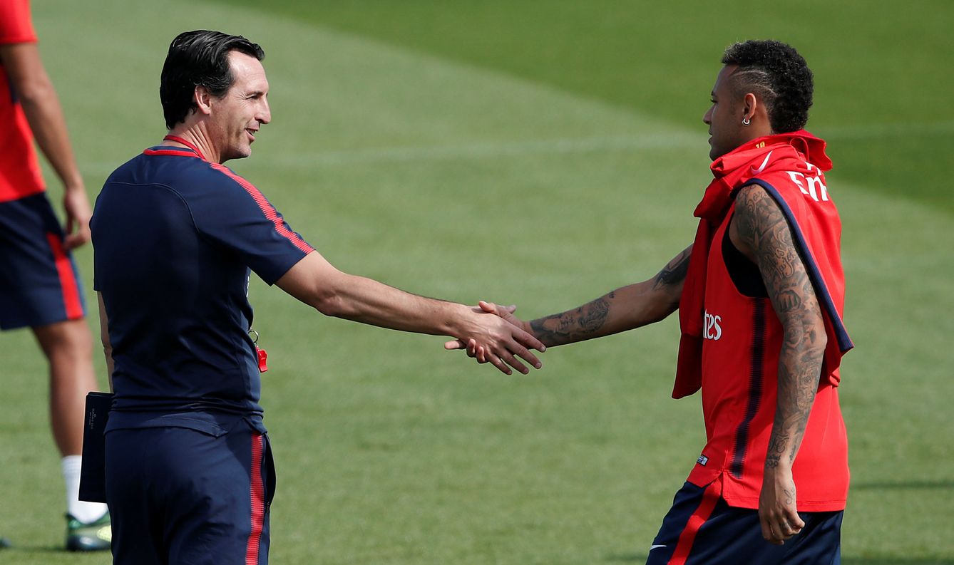 En la imagen, Unai Emery saludando a Neymar. (Reuters)
