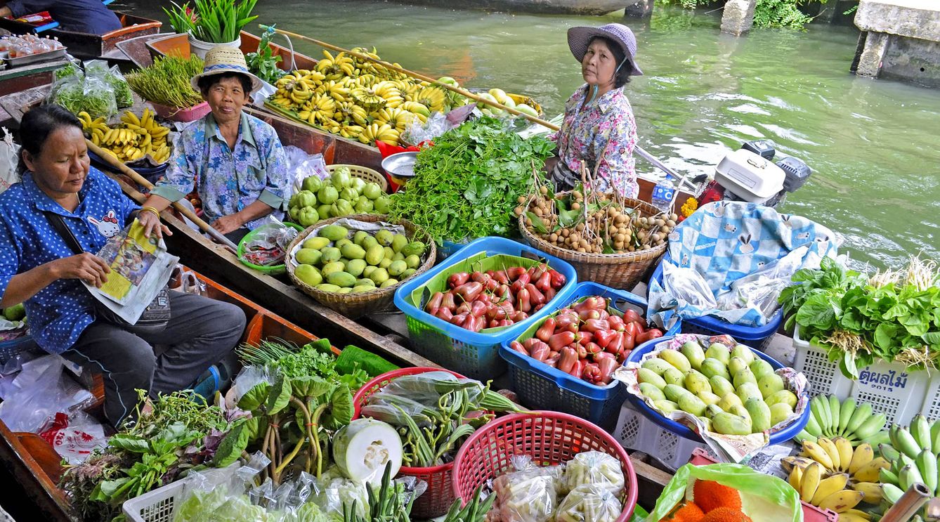 Mercado flotante en Bangkok, Tailandia.