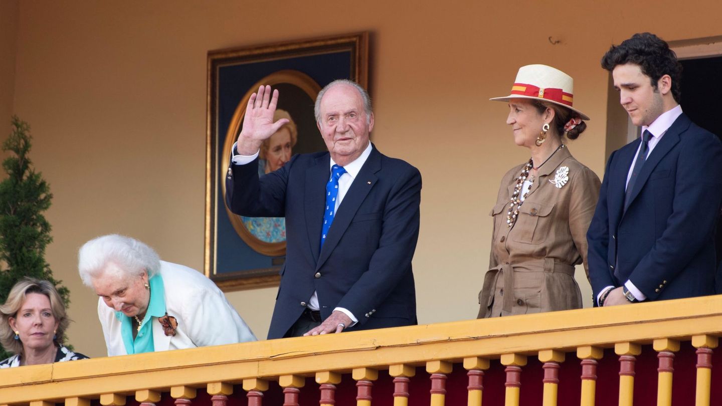 Froilán en su última aparición pública, acompañado de su madre, el rey don Juan Carlos, doña Pilar y Simoneta Gómez-Acebo. (EFE)